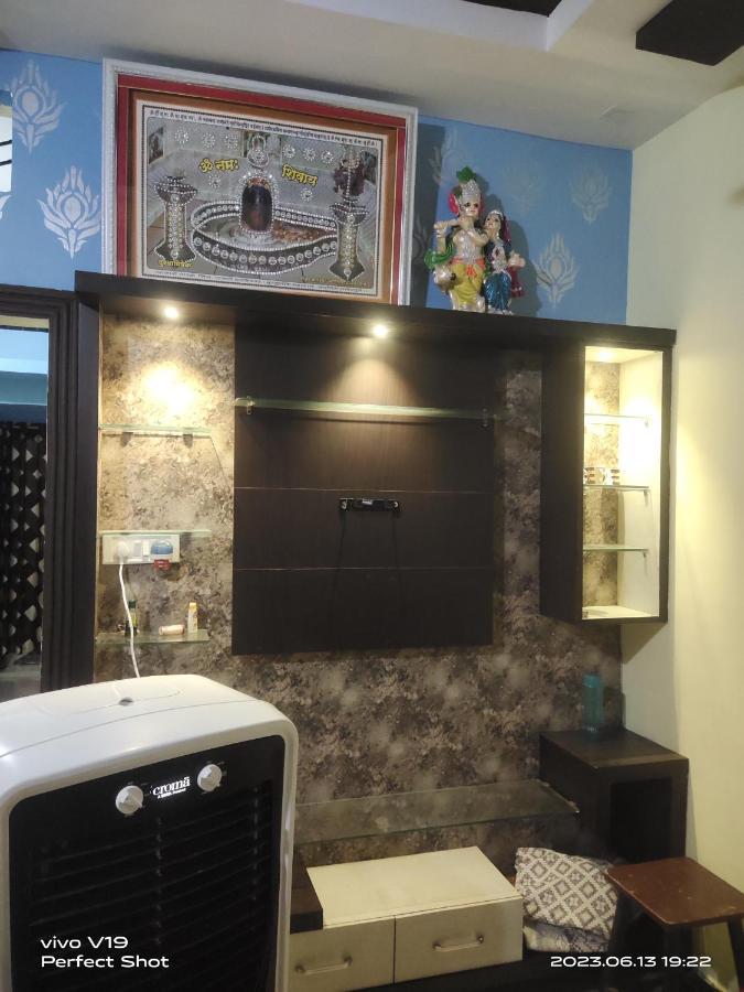 Yashu Guest House Ujjain Bagian luar foto
