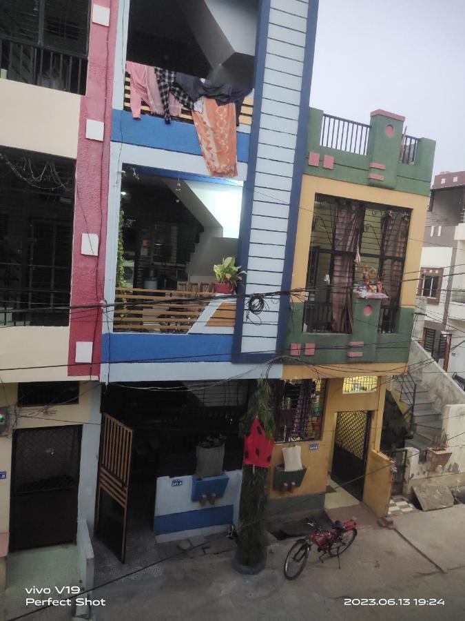 Yashu Guest House Ujjain Bagian luar foto